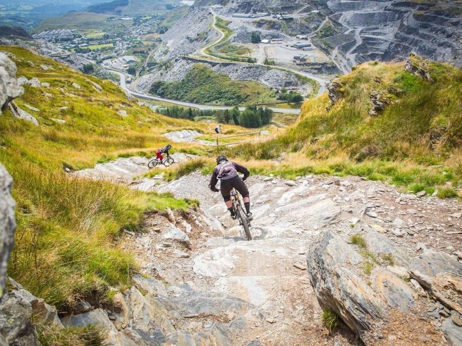 Zipworld Waterfalls Eryri Dogs Welcome 3 Bed Sleeps 5 Blaenau Ffestiniog Exteriér fotografie